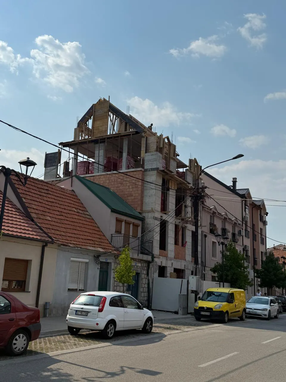 Строительство дома на жилой улице