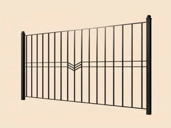 Металлический забор с вертикальными прутьями.