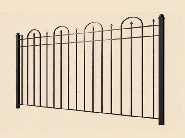 Металлический забор с декоративными дугами