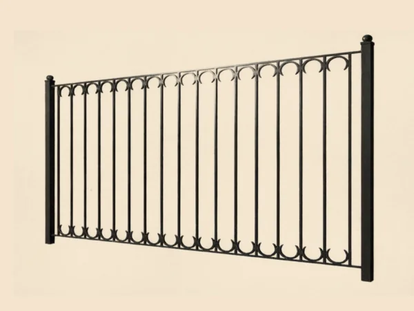 Металлический забор с декором на кремовом фоне.