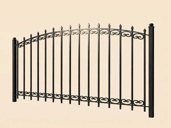 Металлический забор с декоративными элементами