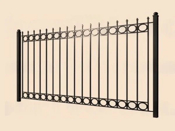 Металлический забор с декоративными элементами